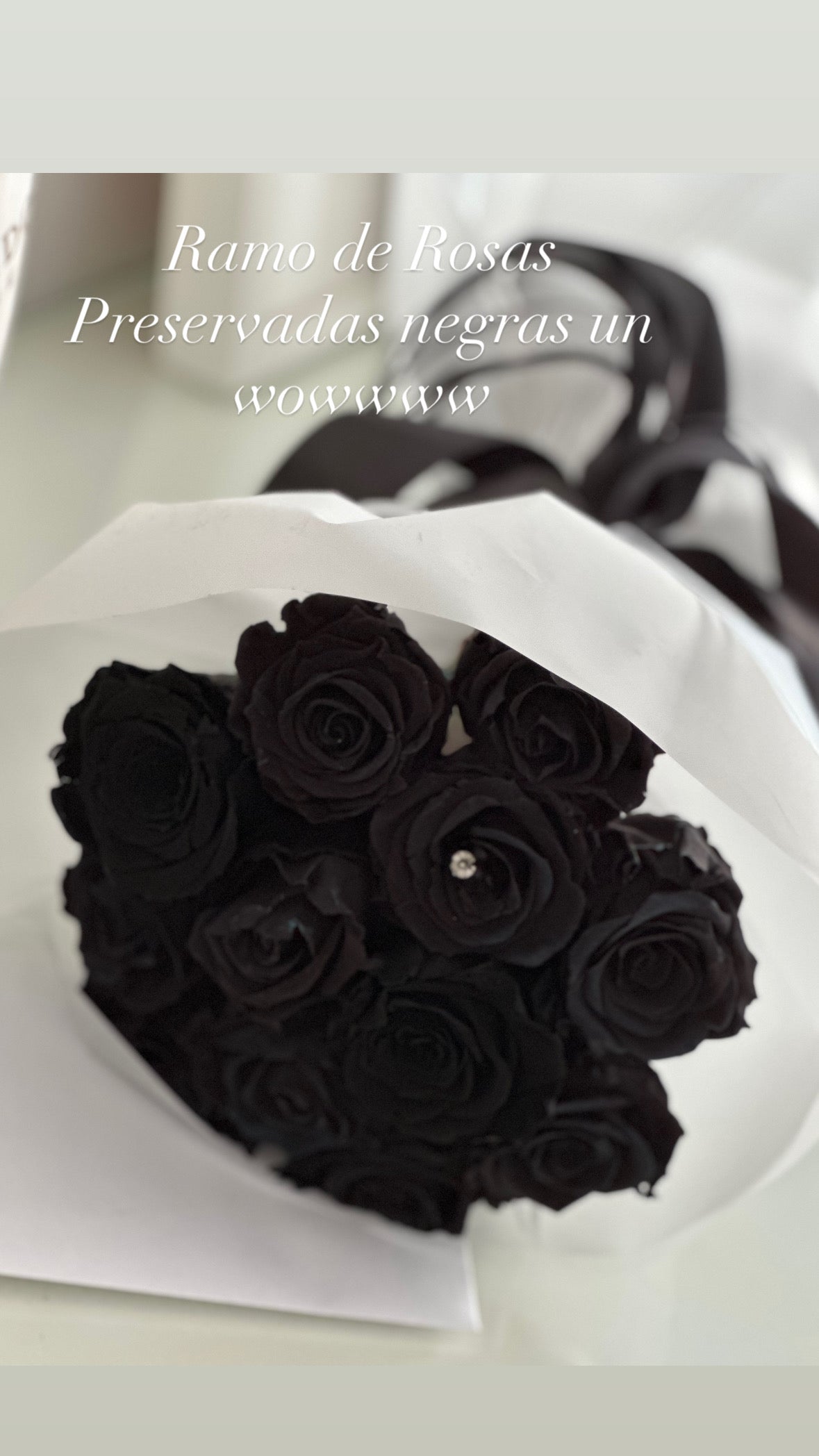 Ramo ETERNITÉ de rosas preservadas elaborado artesanalmente
