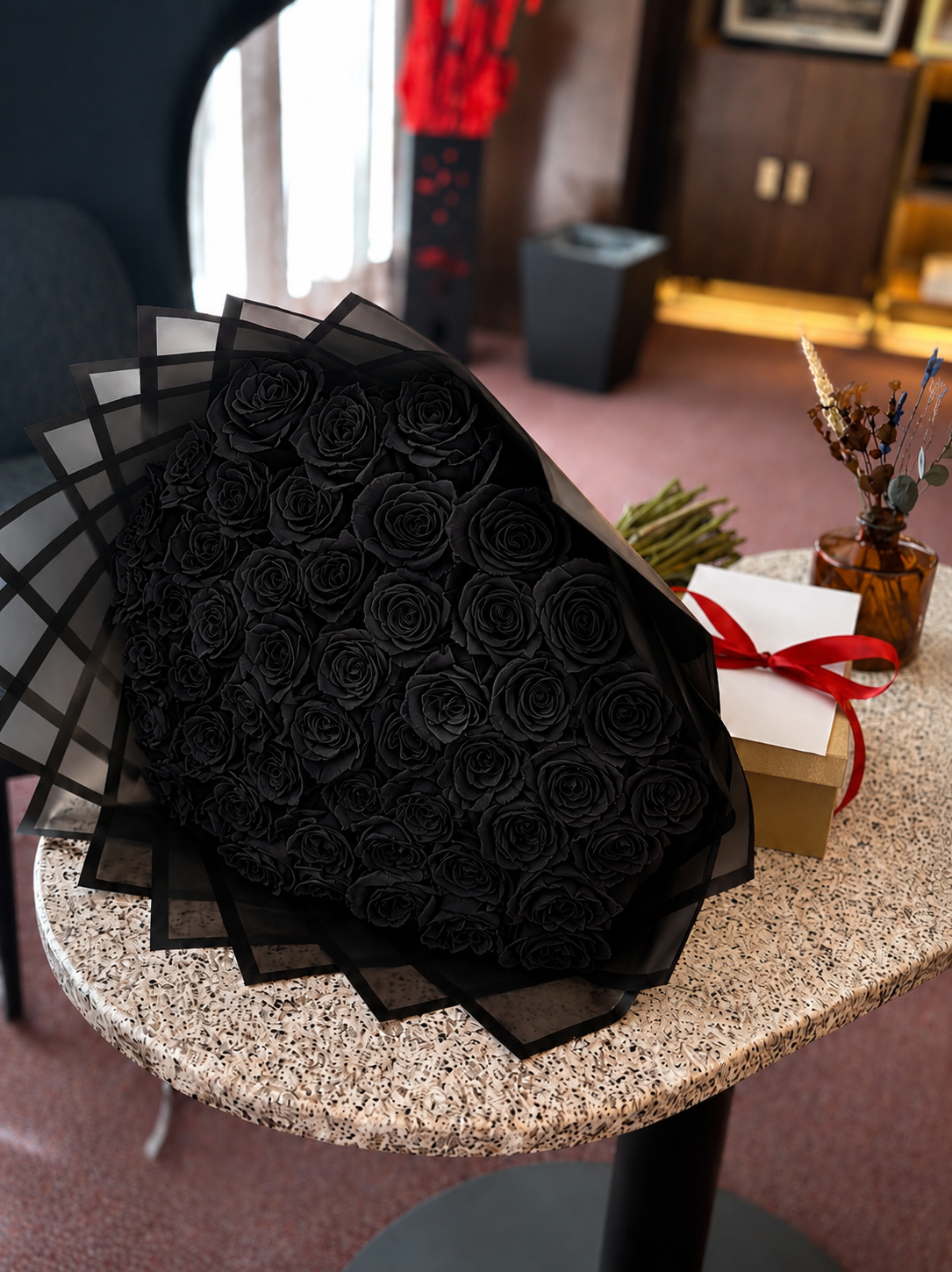Rosas negras de lujo con presentación premium para regalo en Madrid
