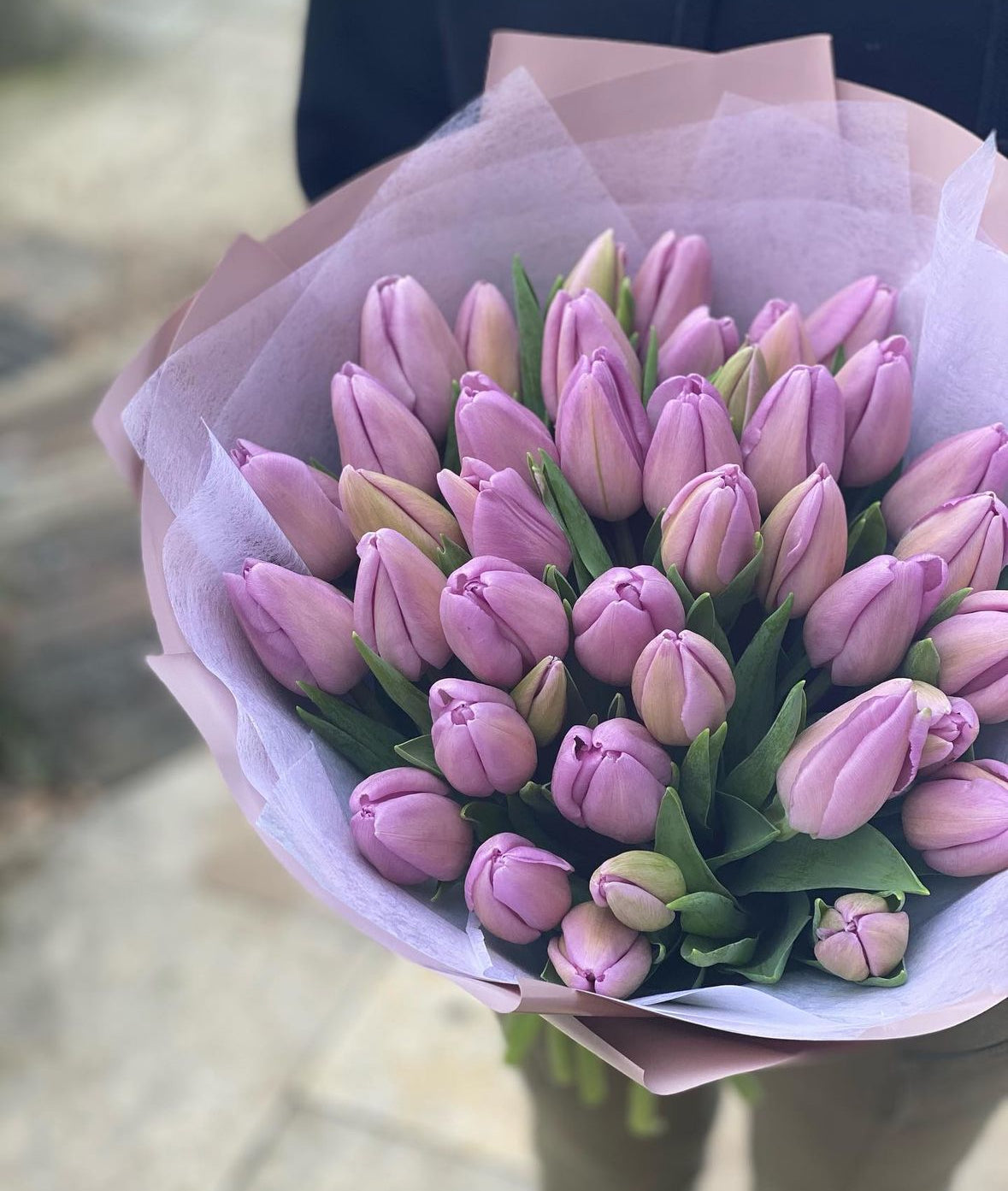 Tulipanes frescos de alta calidad preparados por floristería de lujo en Madrid