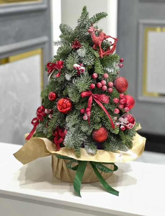 Árbol de Navidad decorado a mano mini con luces LED y adornos elegantes