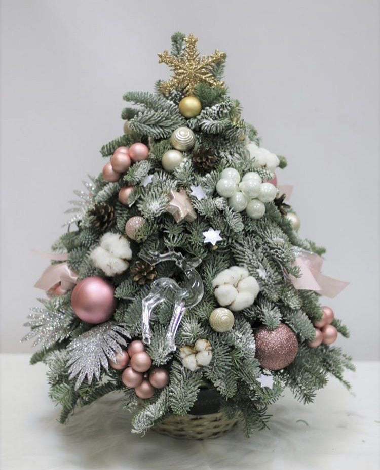 Árbol de Navidad mini con decoración natural y detalles artesanales