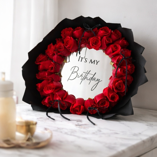 Bouquet circular de rosas rojas con lazo negro elegante