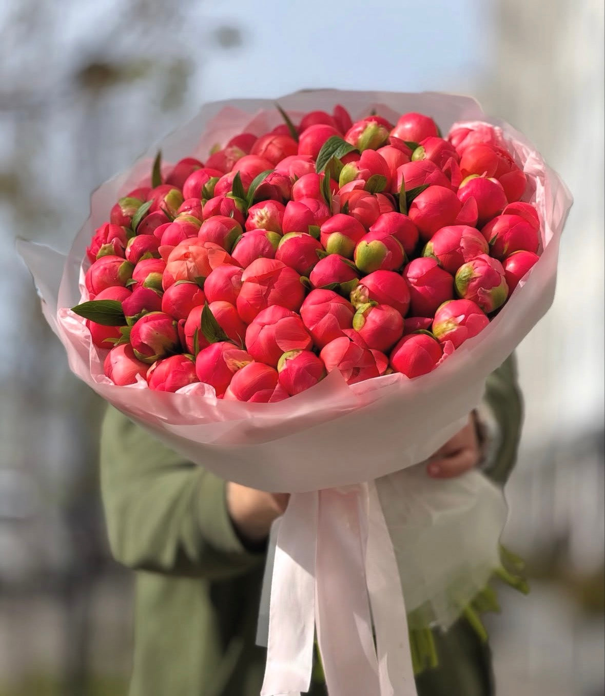 flores de peonías coral como regalo romántico en Madrid