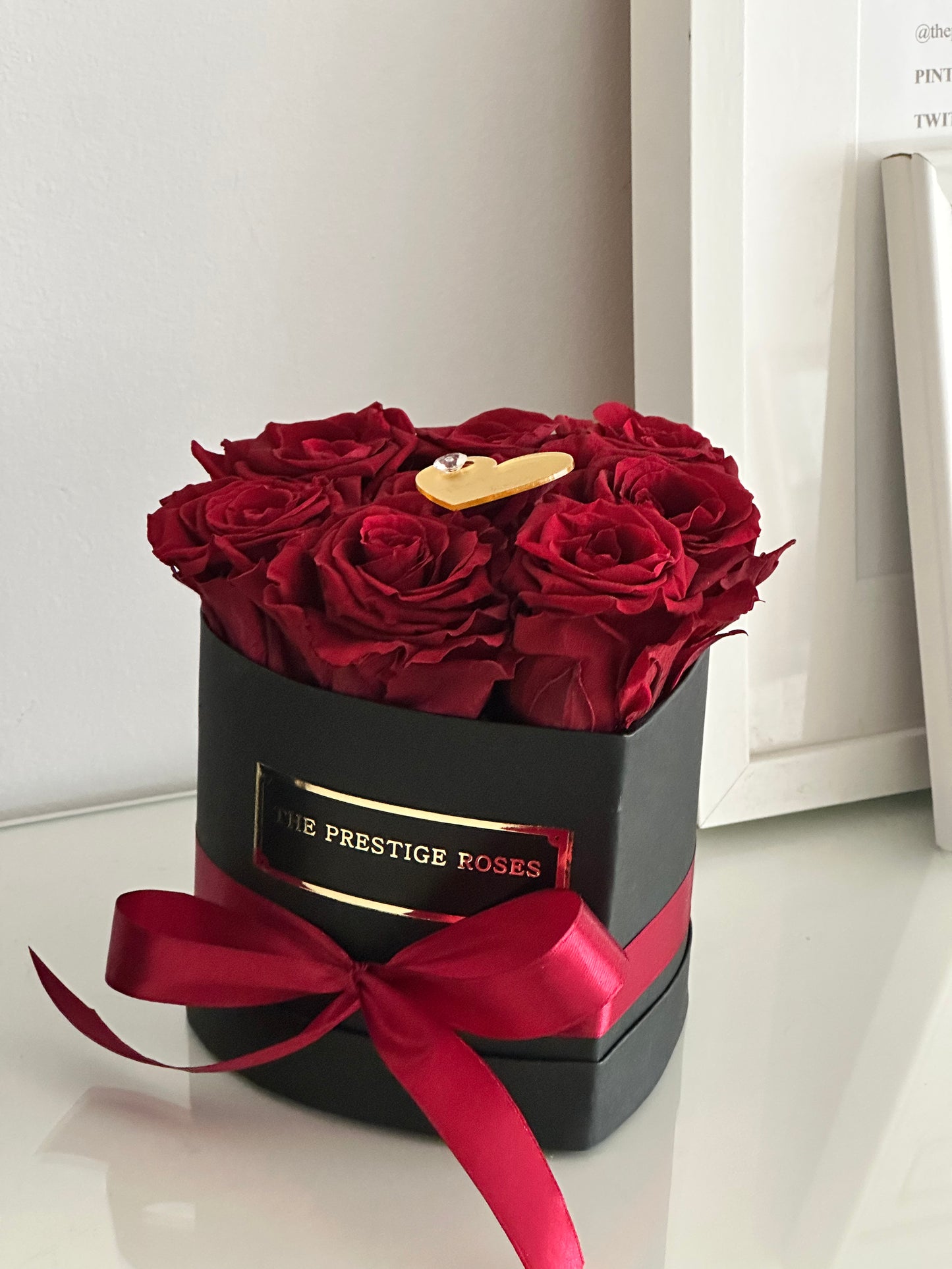 Regalo romántico con mini caja corazón de rosas preservadas
