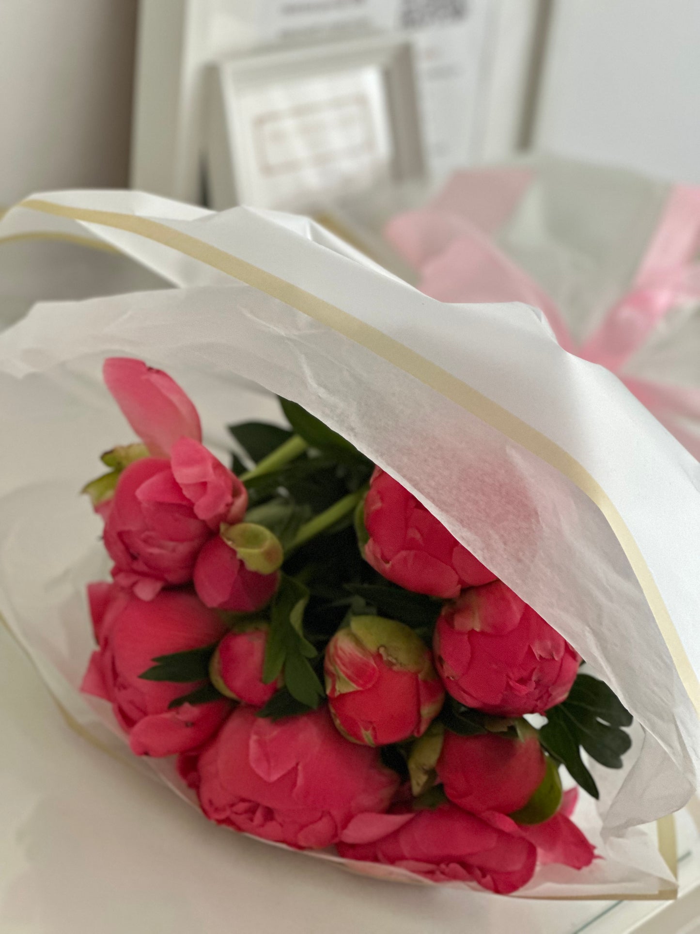 peonías coral de floristería de lujo en Madrid con diseño sofisticado