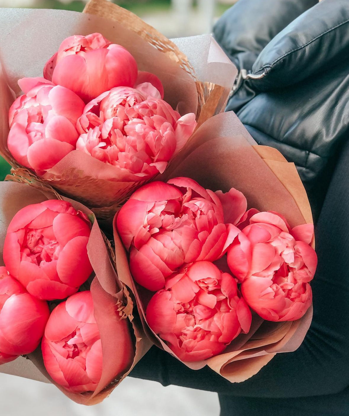 Ramito de peonías rosas intensas – regalo de flores de temporada Madrid