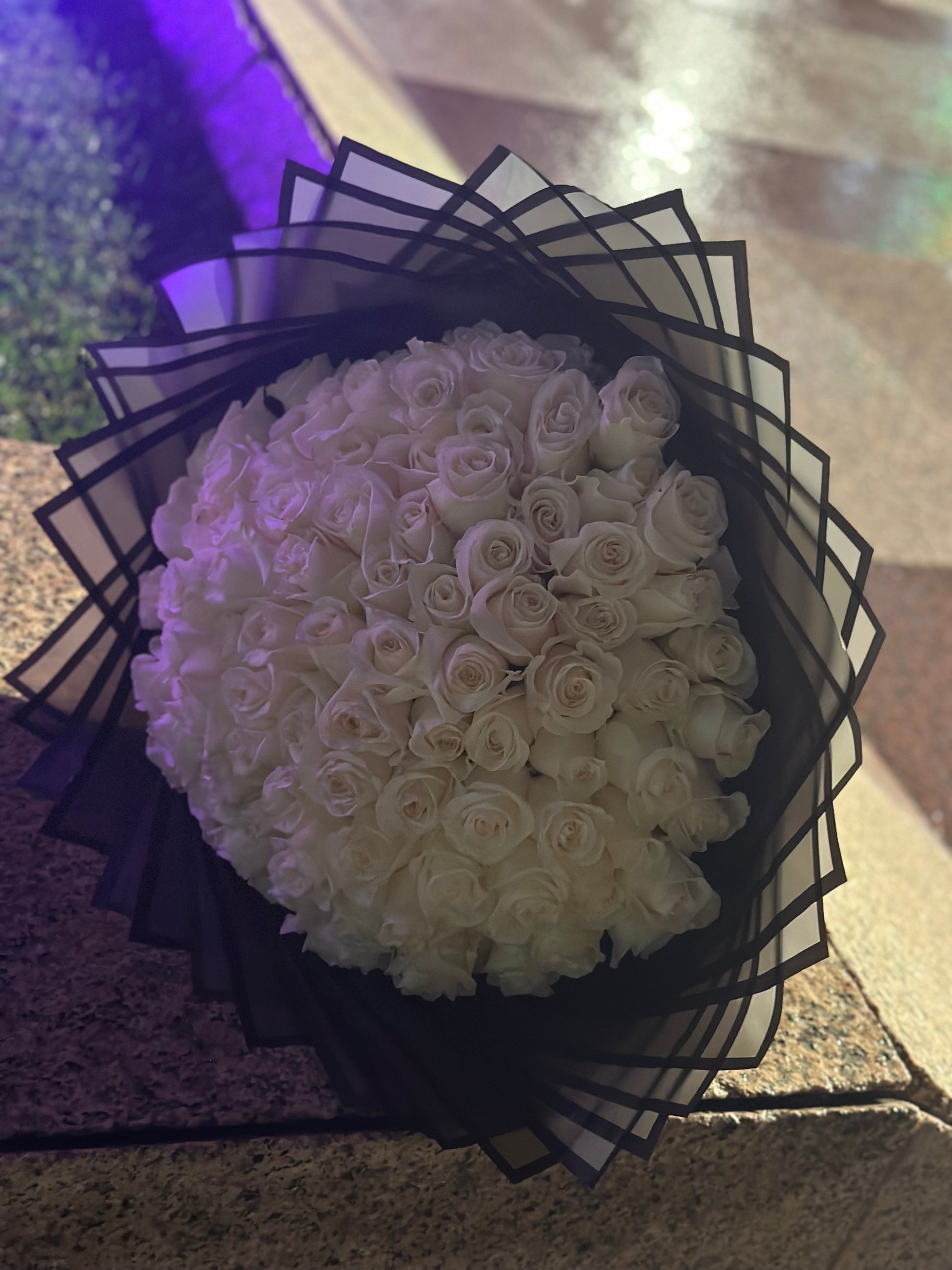 Ramo de 101 rosas frescas con presentación elegante y cuidada