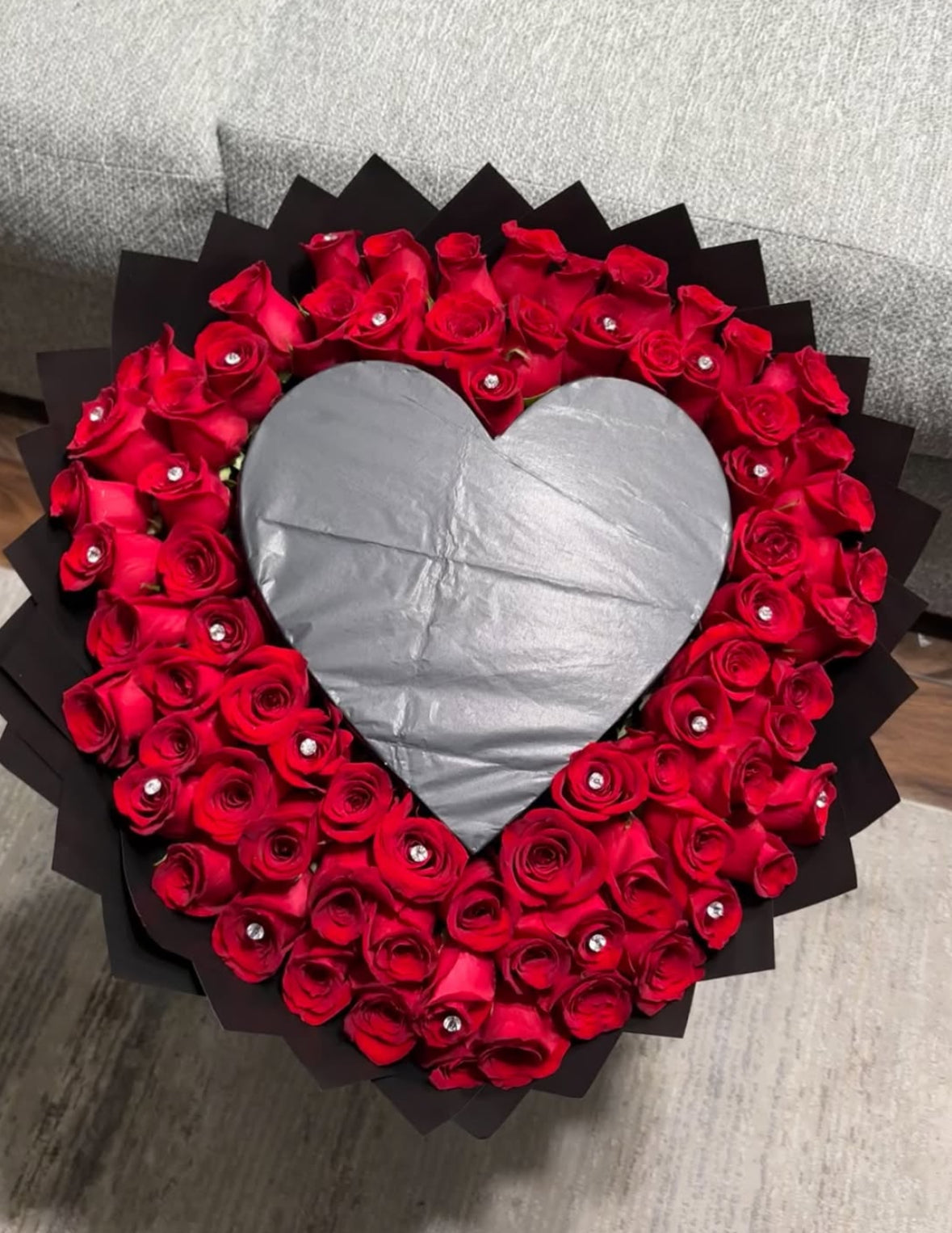 ramo de rosas rojas a domicilio en madrid con mensaje oculto