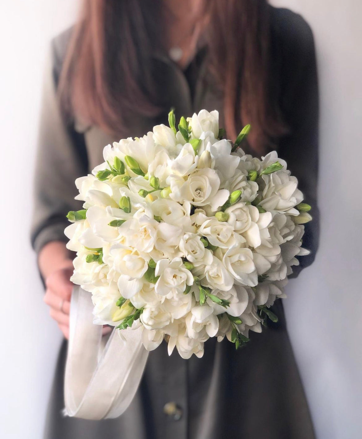 ramo de fresias elegante en madrid a domicilio 