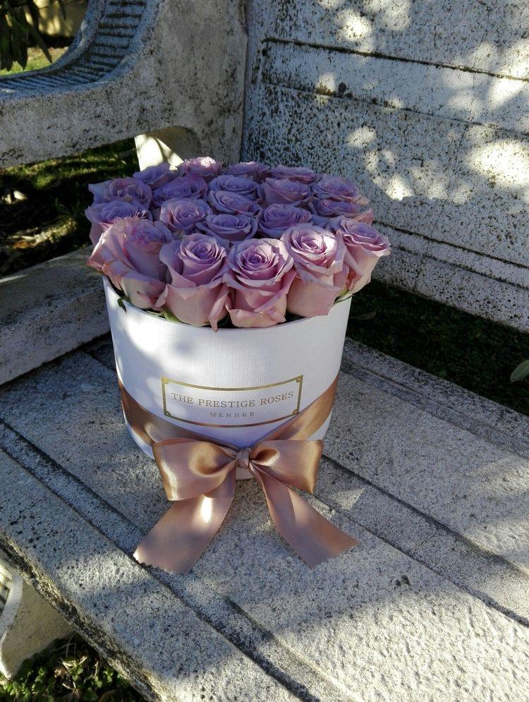 Rosas Moradas Frescas - The Prestige Roses Madrid