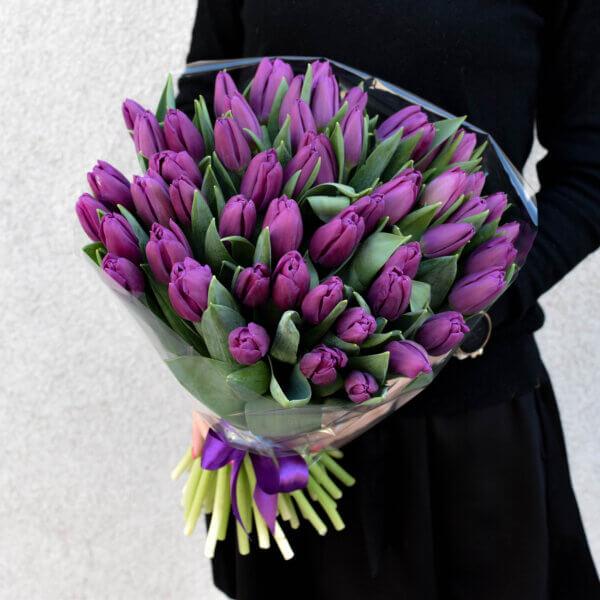 Ramo de tulipanes preparado artesanalmente por floristas en Madrid