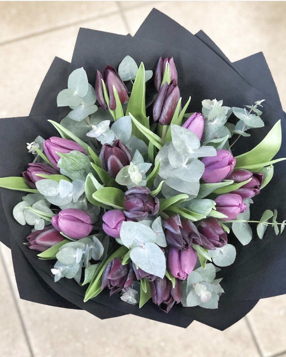 Ramo de tulipanes elaborado por floristería de lujo en Madrid