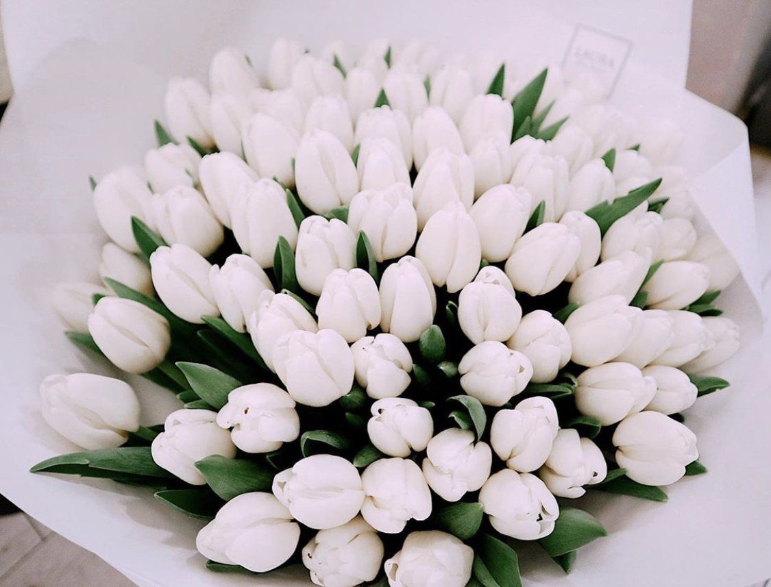 Ramo de tulipanes blancas naturales como regalo exclusivo y elegante