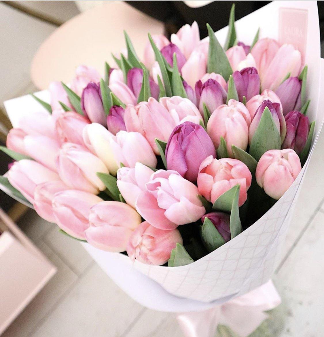 Tulipanes frescos ideales como regalo elegante en Madrid