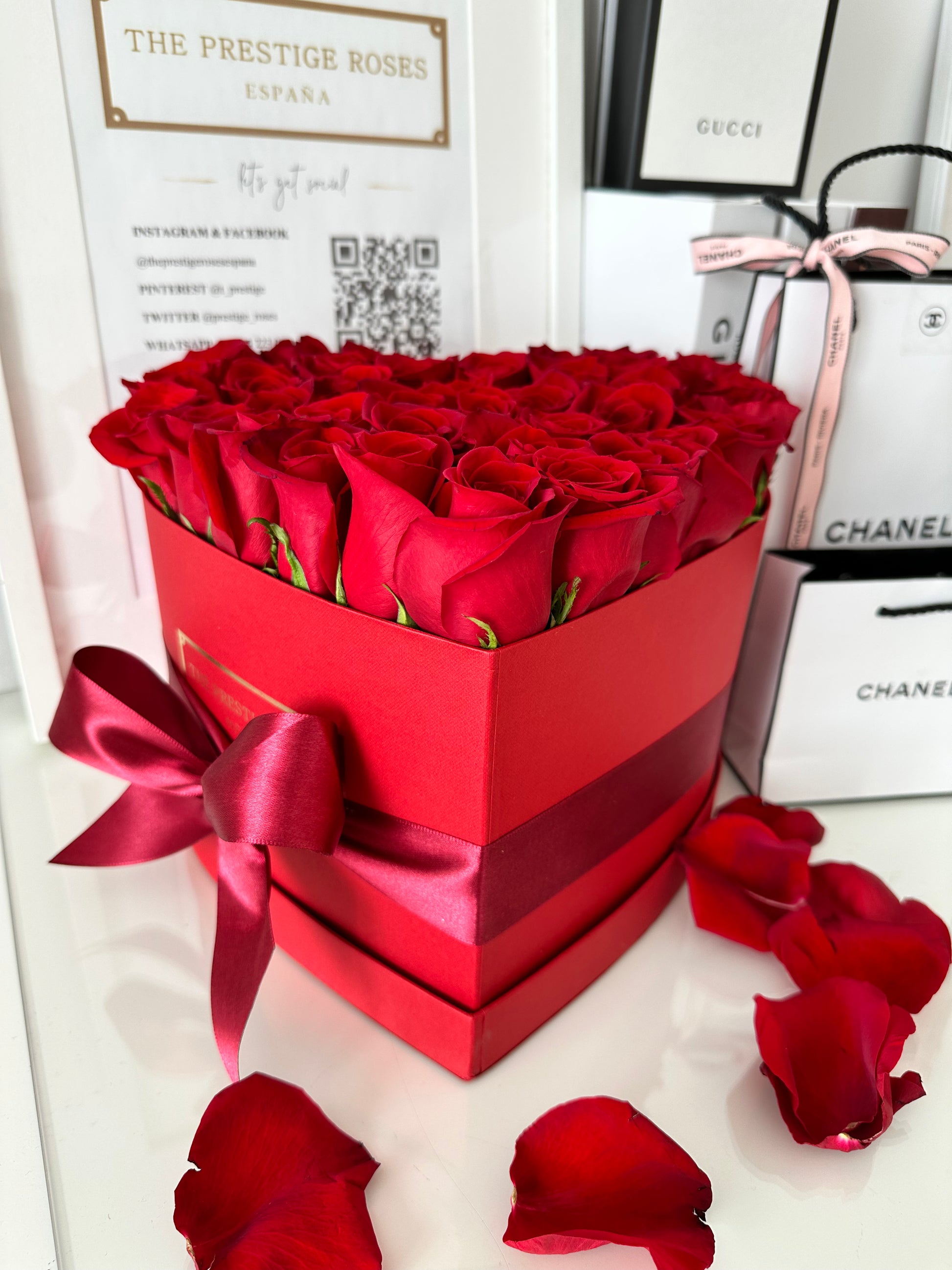 Caja Rojo Corazon de Rosas frescas  - The Prestige Roses Madrid