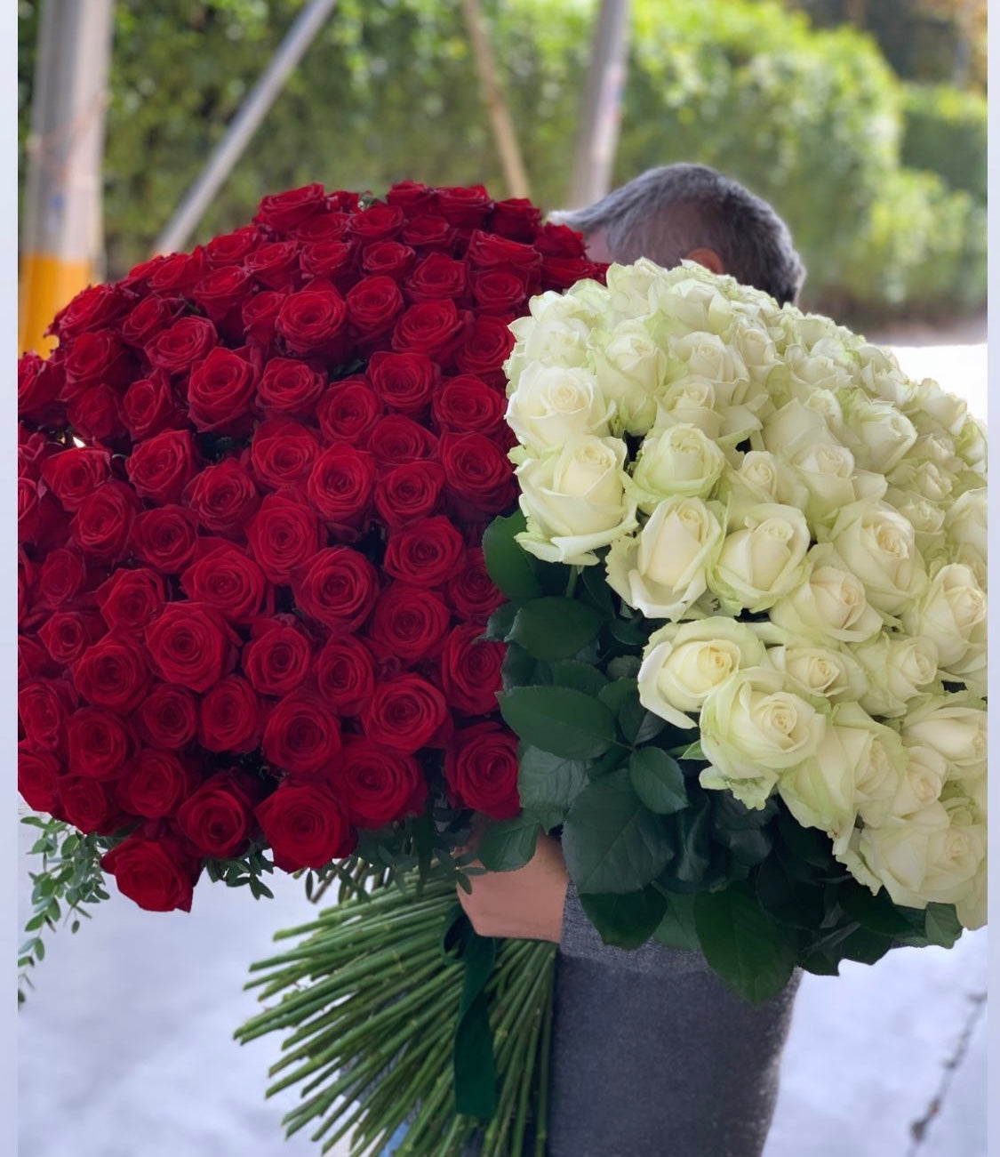 Ramo de 101 rosas frescas de lujo para aniversario especial
